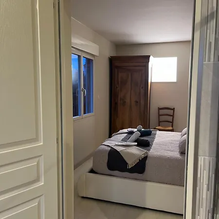 D Hotes Anani Cosson Alex Barbezieux-Saint-Hilaire